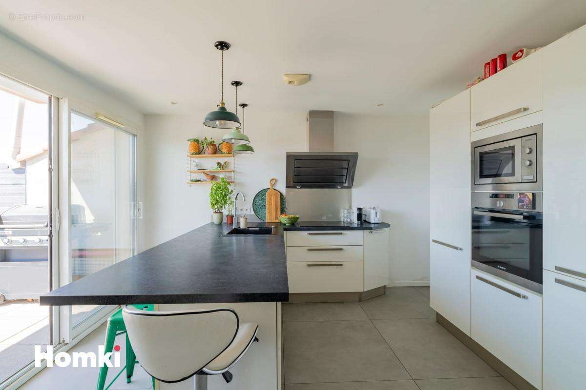 Appartement T3 de 111 m² à Marseille 13012, Rue Pierre Béranger - photo 5