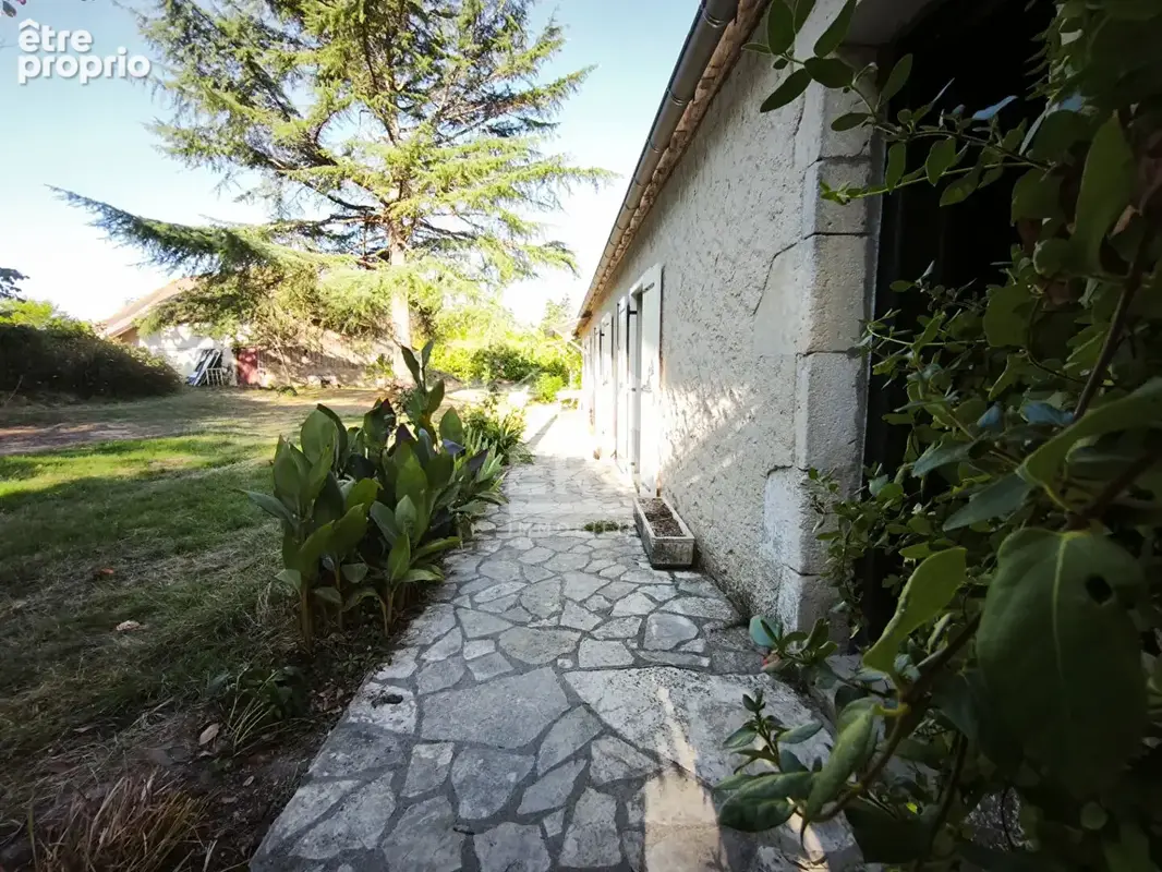 Maison de charme à finaliser, jardin naturel et dépendance pleine de possibilités - photo 5