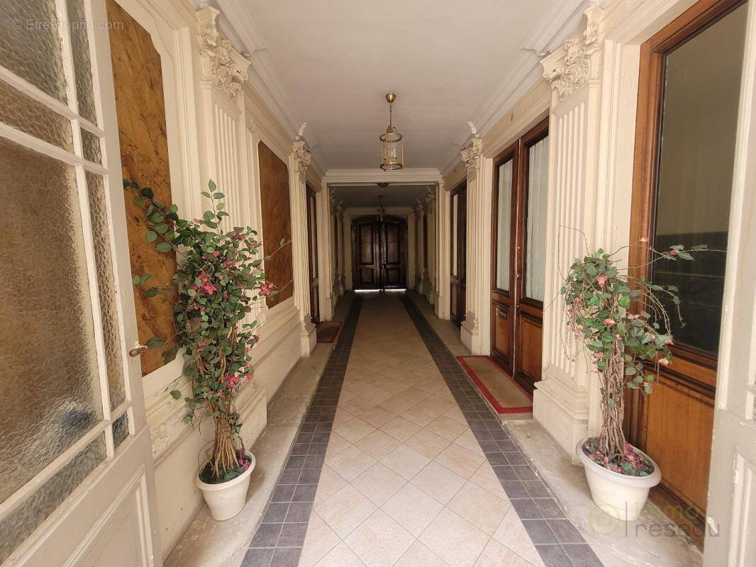 Appartement à PARIS-17E