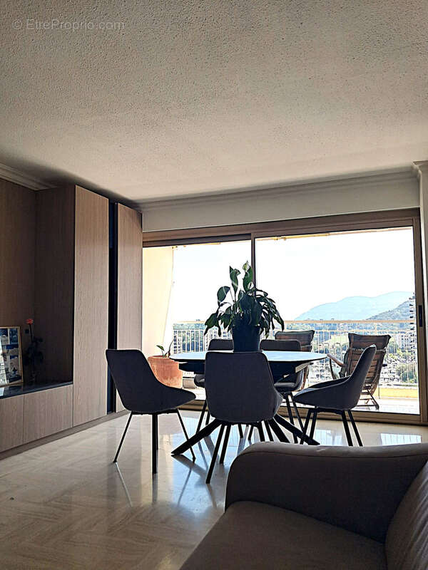 Appartement à MANDELIEU-LA-NAPOULE