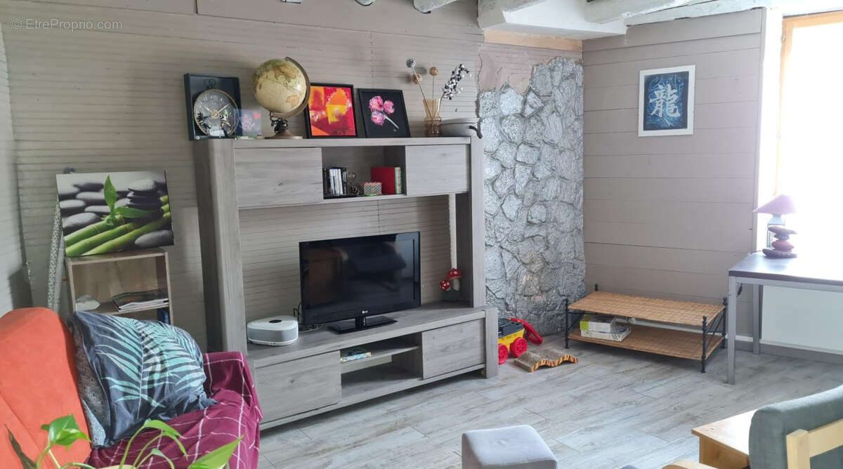 Maison à VIC-SUR-SEILLE