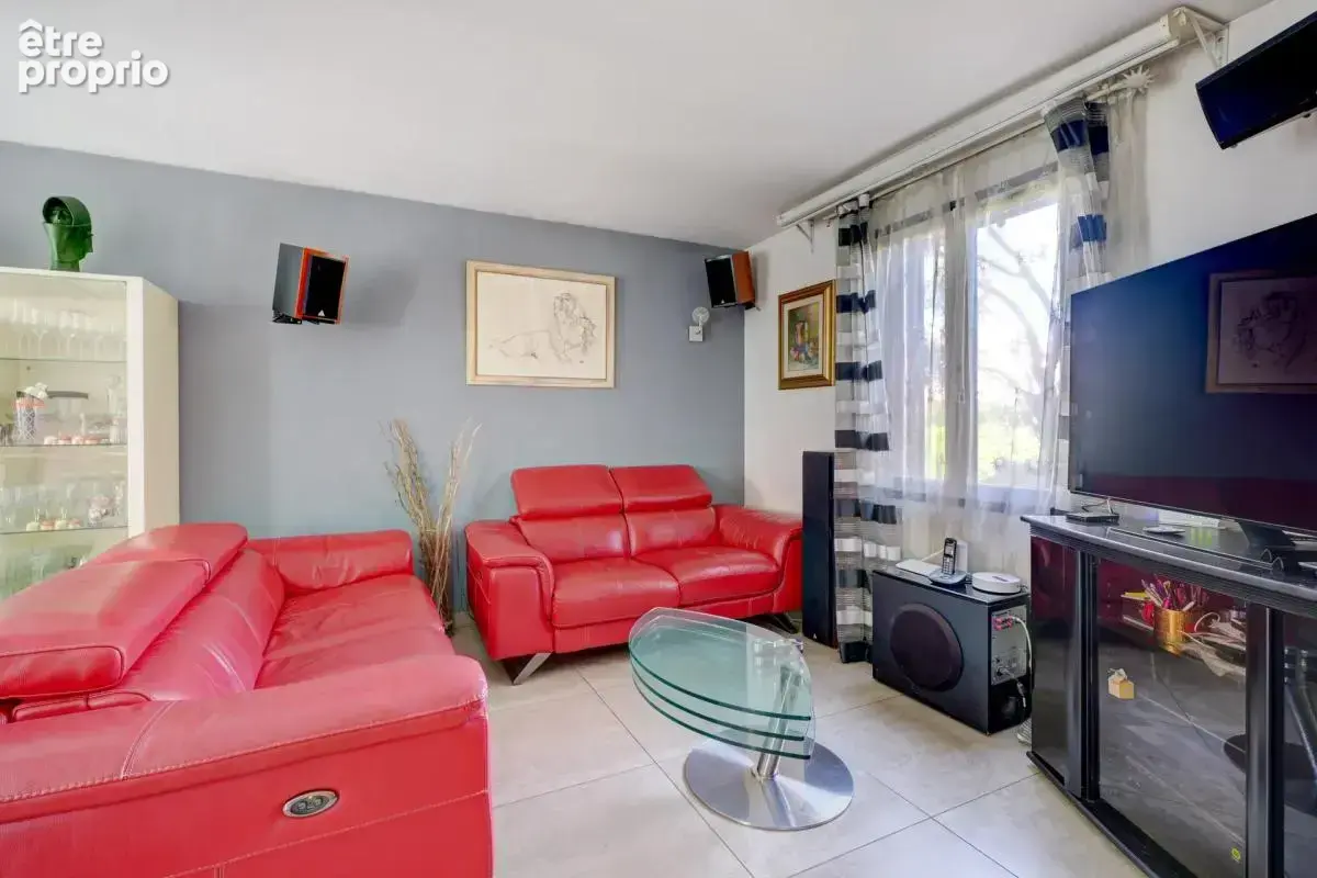 Maison de 4 pièces de 85 m² à Vaulx-en-Velin - photo 3