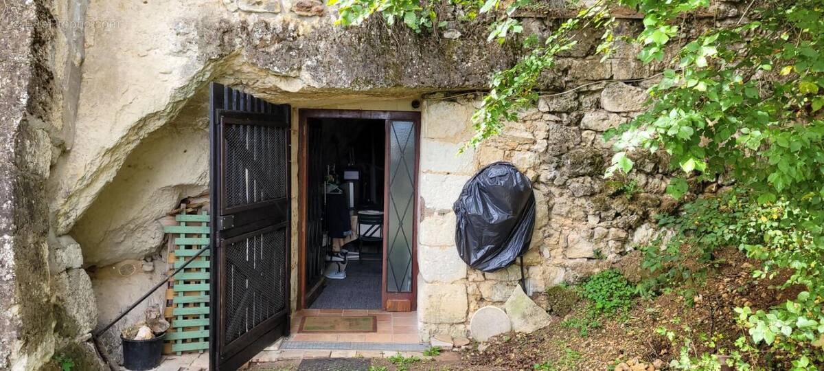 Maison à LES ROCHES-L'EVEQUE
