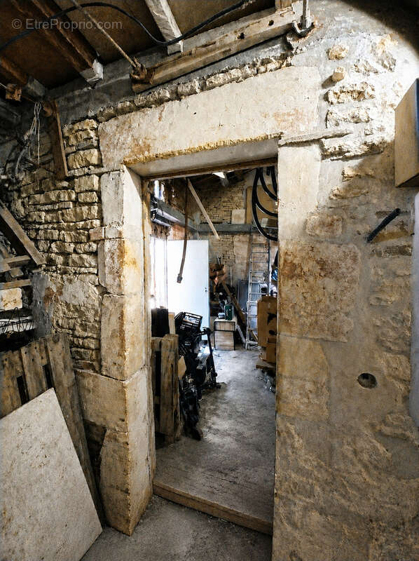 Autre à SAINT-HILAIRE-DE-VILLEFRANCHE