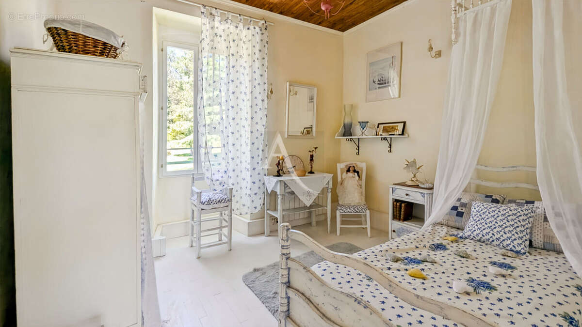 Exceptionnelle propriété de caractère avec gîte et dépendances - photo 13