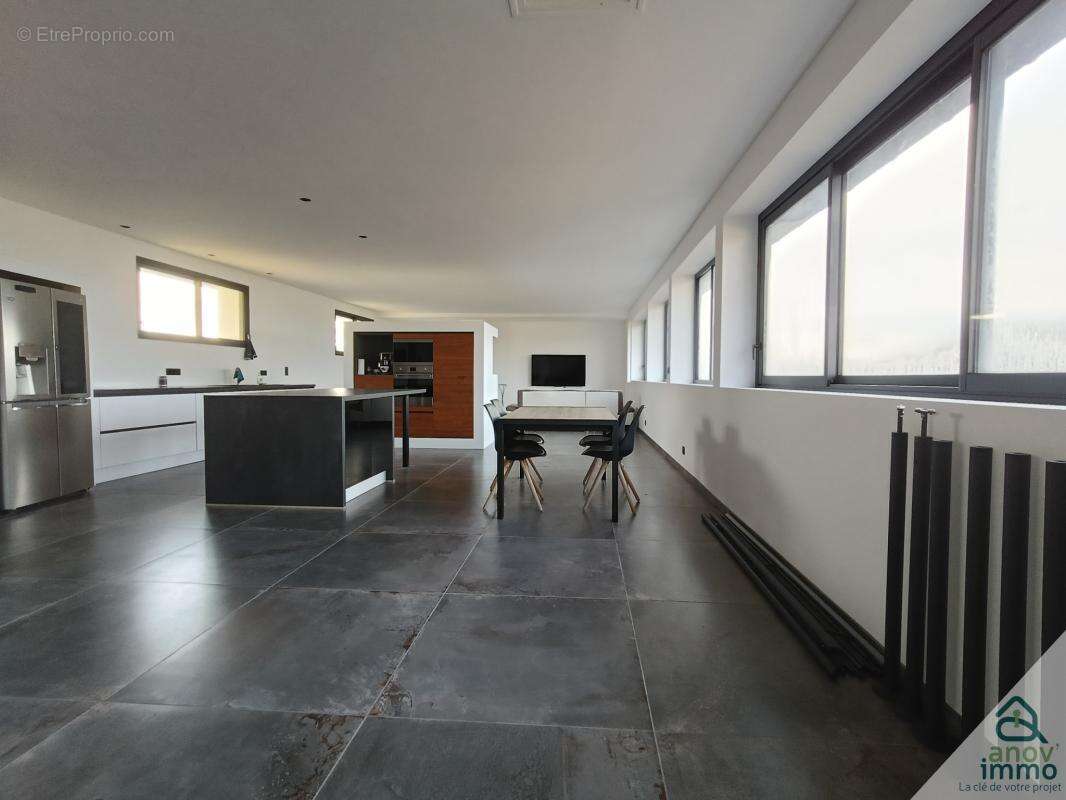 Maison à AYRON