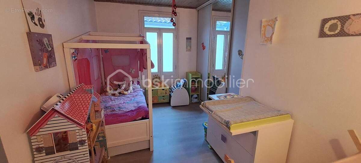 Appartement à UCHAUD