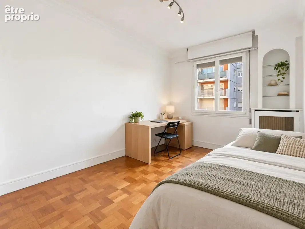 Courbevoie – Bécon-les-Bruyères – 4 pièces de 105 m² avec balcon filant, box et cave - photo 10