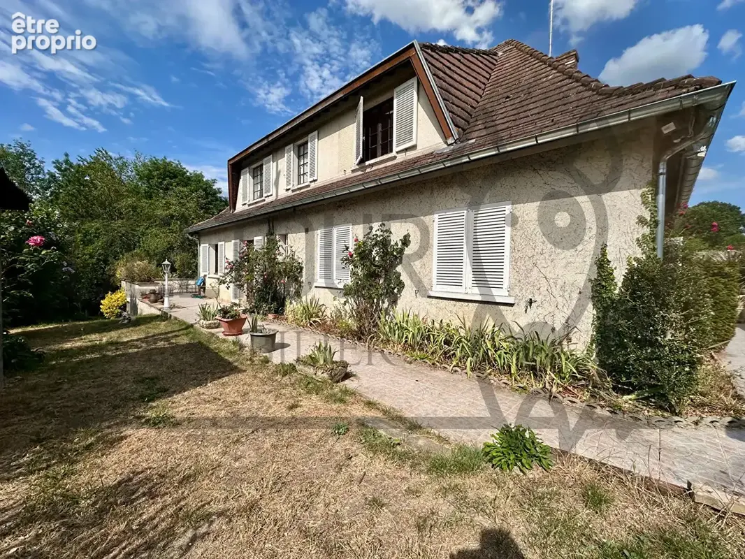 Photo Maison à Crecy-La-Chapelle au prix de 339 000€