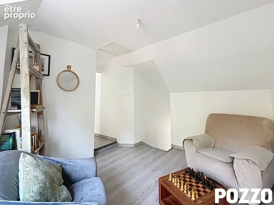 Bord de mer, Murs commerciaux  comprenant Fonds de commerce avec logement F3 au dessus et et maison F3 en très bon état général, - photo 8