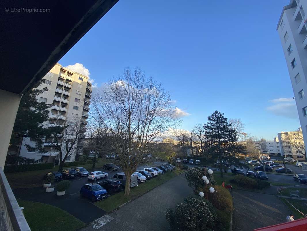 Mérignac Capeyron A vendre T2  balcon stationnement et cellier - photo 4
