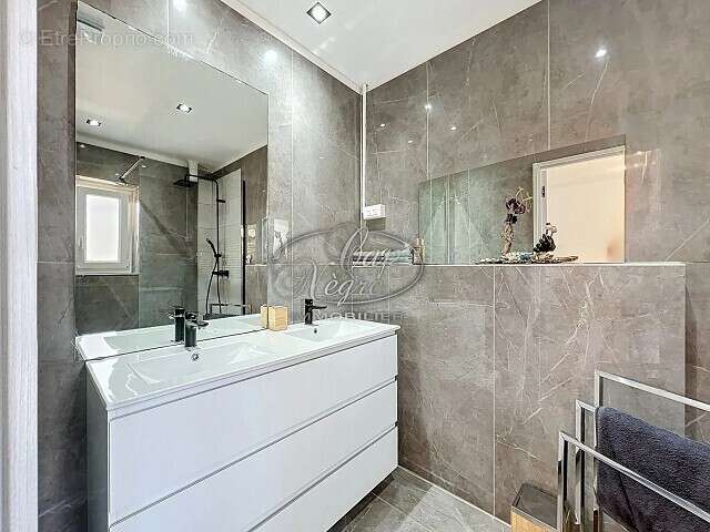 Appartement à BORMES-LES-MIMOSAS