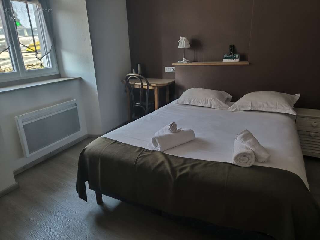 Murs d'un hôtel-restaurant à vendre UZERCHE (19) - photo 2