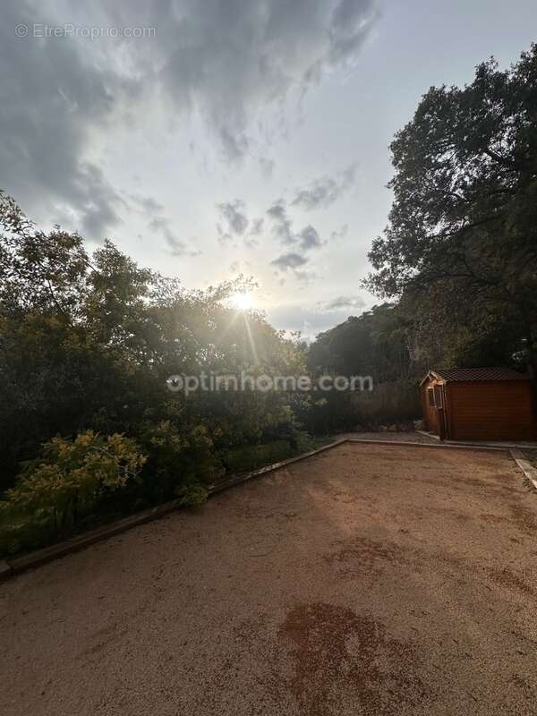 Villecroze – Propriété de charme avec studio indépendant, piscine et fort potentiel - photo 3