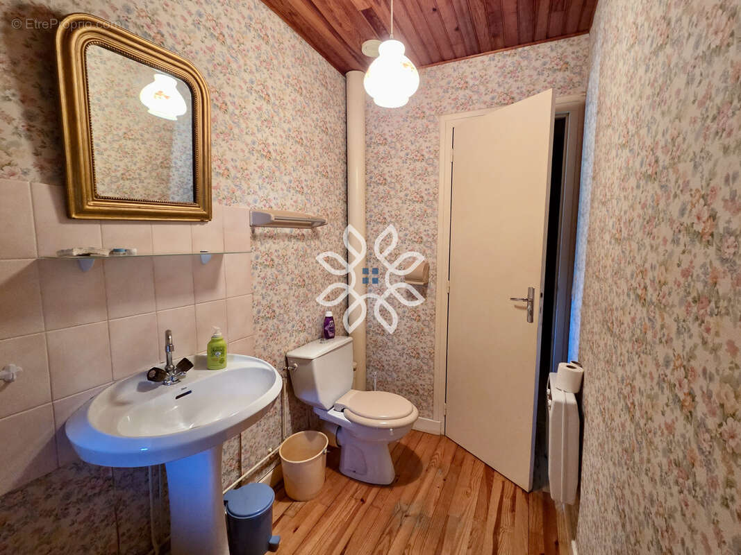 Maison de Village avec dépendances - photo 10