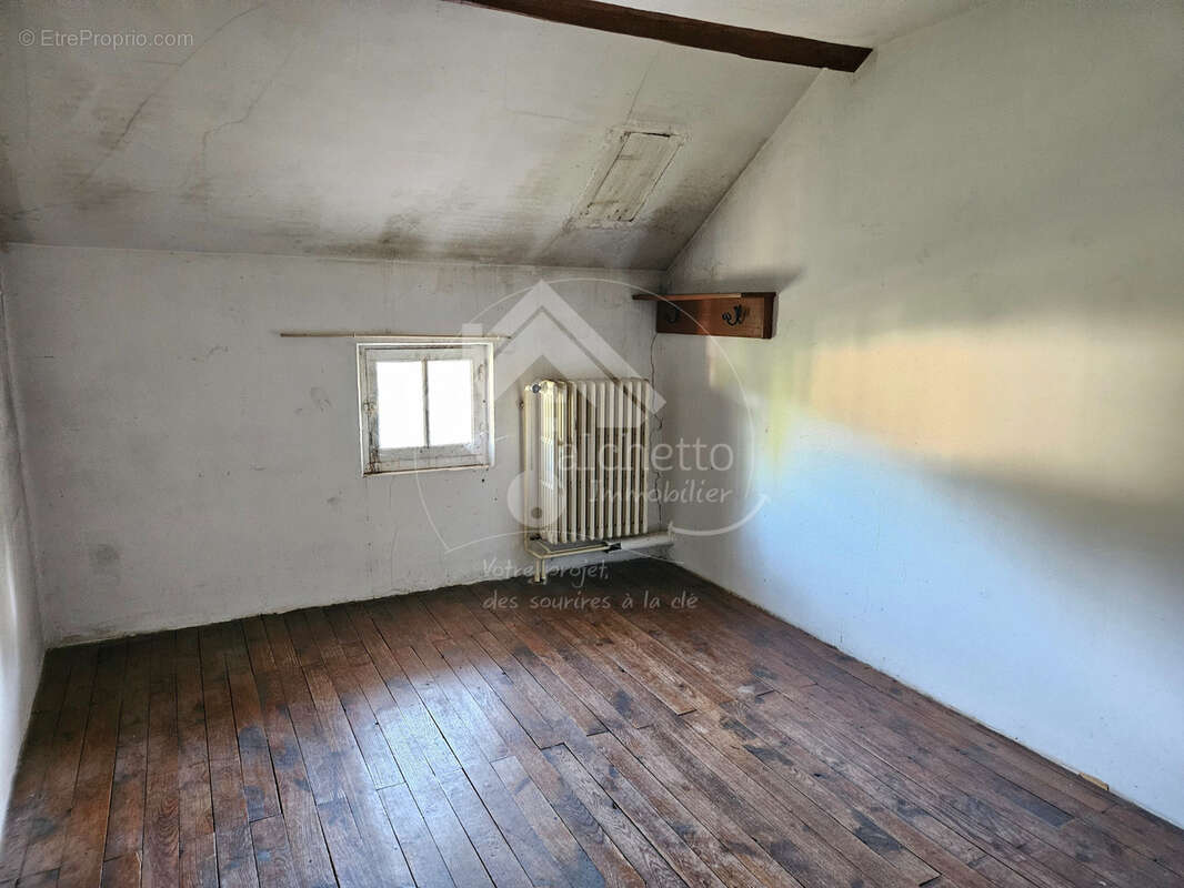 Maison à MONTAIGU-LE-BLIN