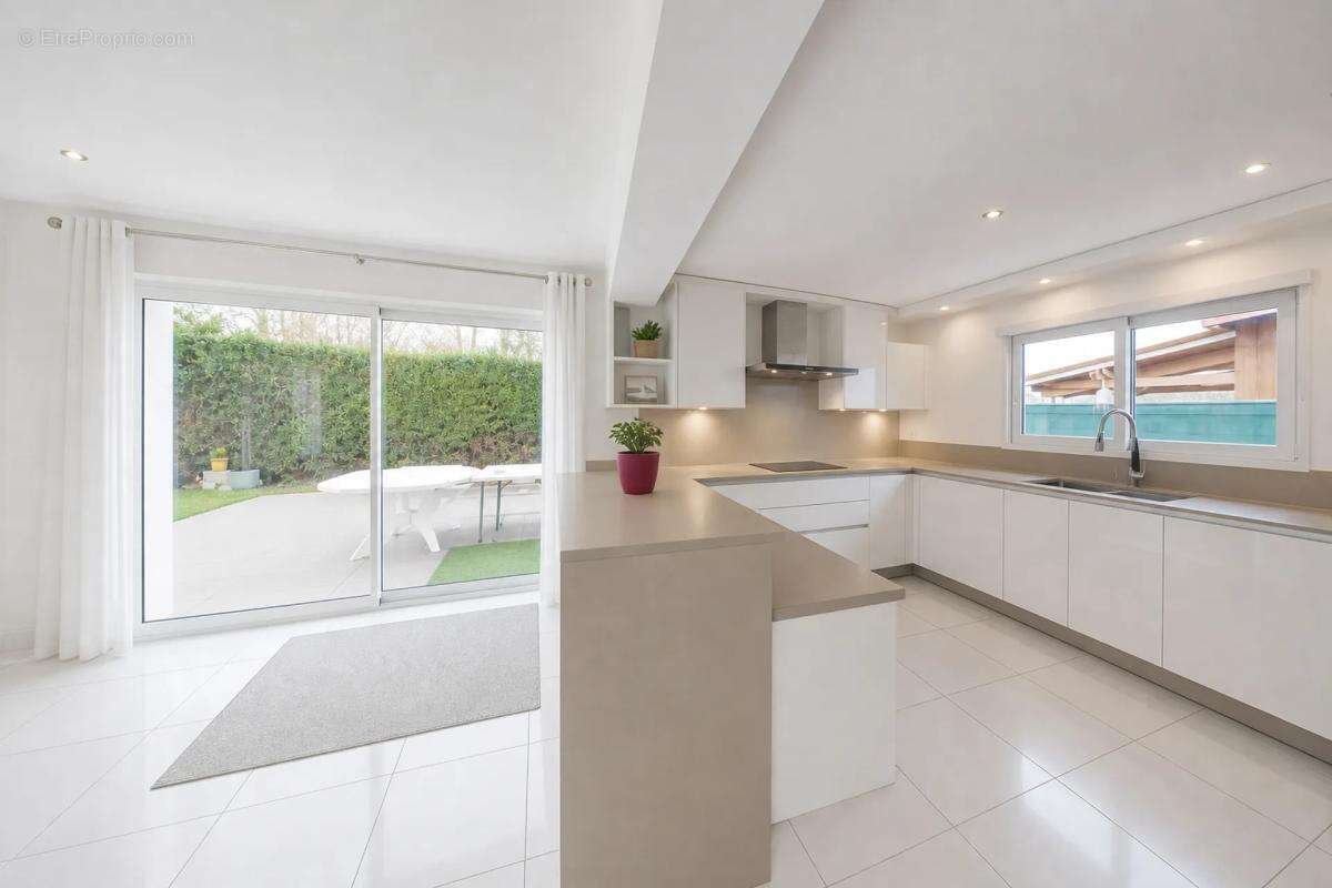 Maison de 4 pièces de 105 m² à Lully - photo 4