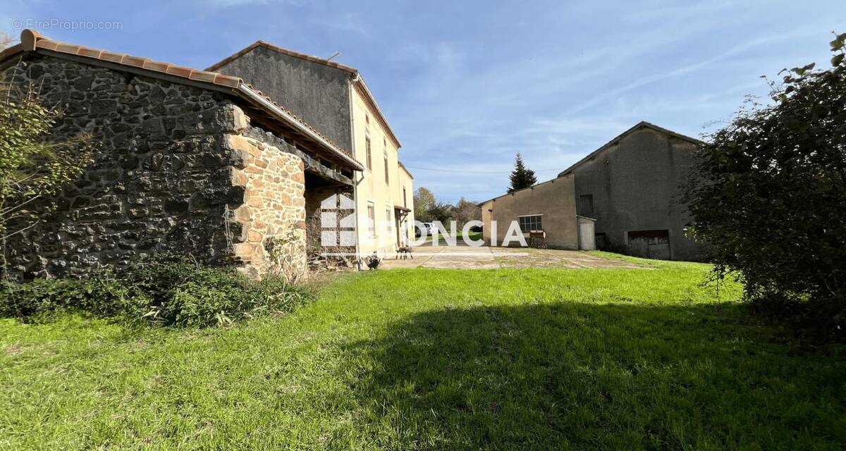 Maison à LAPARROUQUIAL