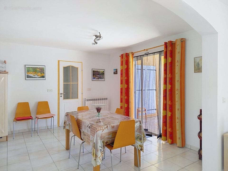 Maison à REGUSSE
