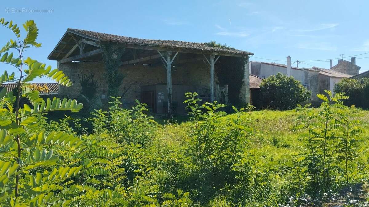 Maison à CHEF-BOUTONNE