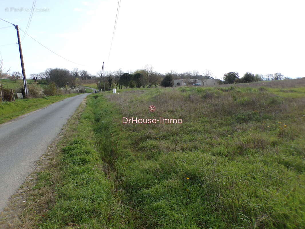 Terrain 918 m² à Graulhet  - photo 2