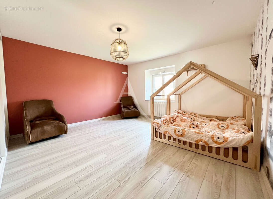 Maison de campagne avec beaux volumes, jardin et fort potentiel Environnement calme et verdoyant - photo 9