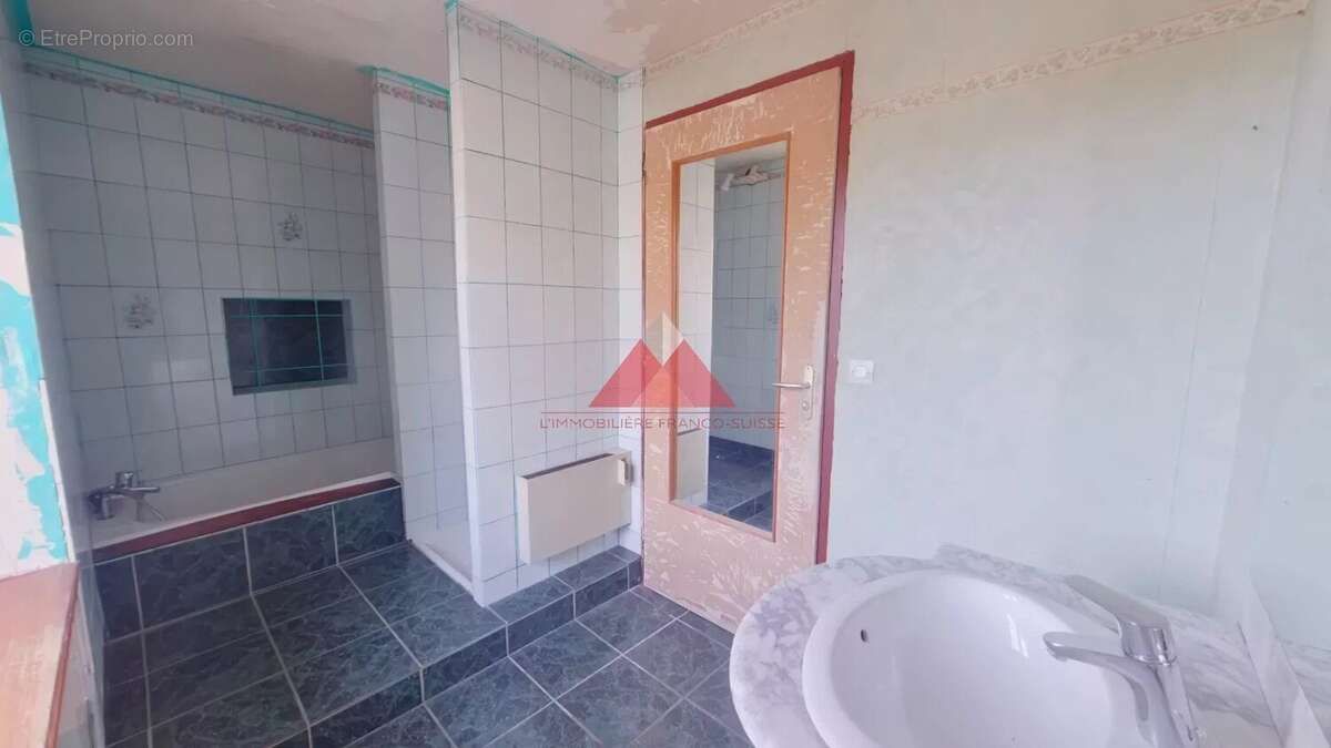 Maison à SAINT-LAURENT-LA-ROCHE