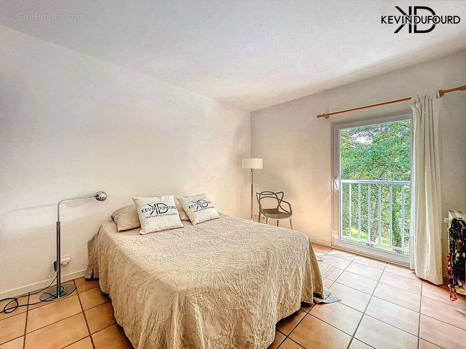 Maison à SAINT-ETIENNE-DE-FONTBELLON