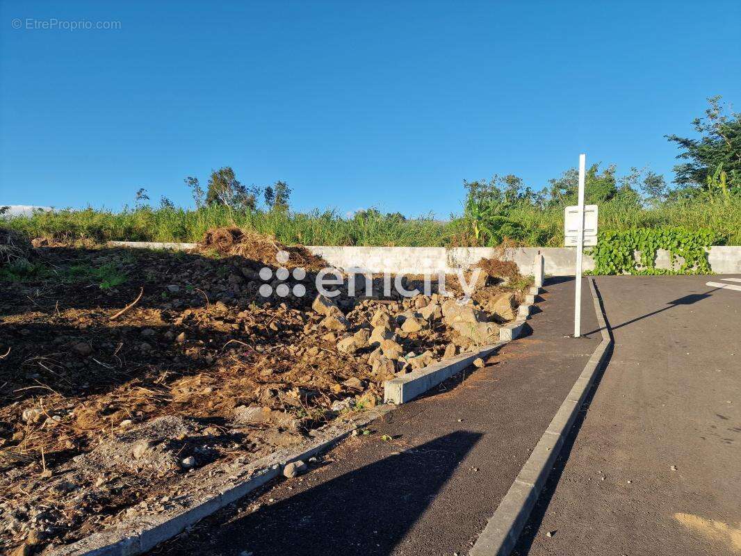 Terrain à SAINT-BENOIT