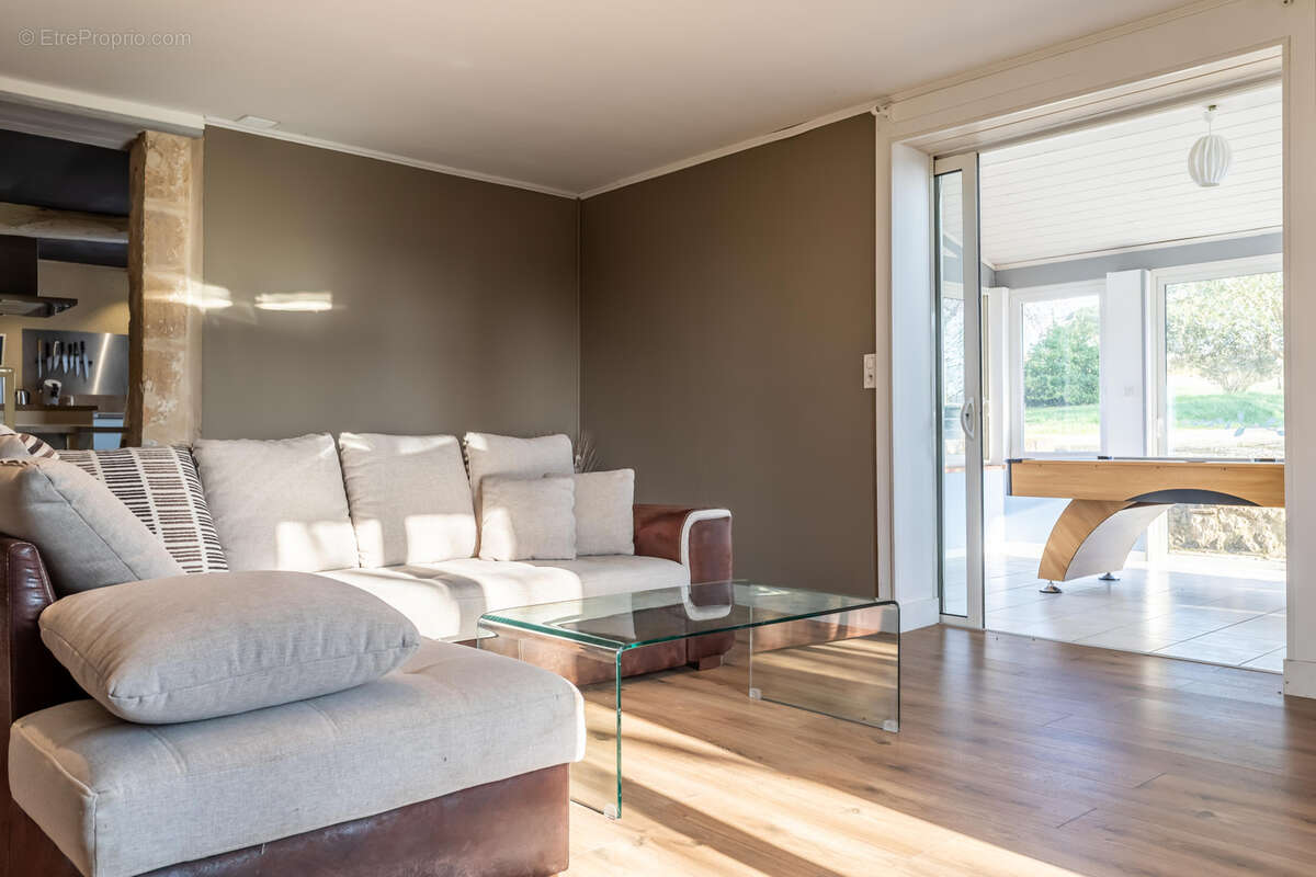 Propriété de campagne avec piscine, dépendances, garage et terrain - photo 10