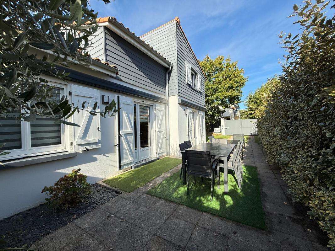 Maison à VAUX-SUR-MER