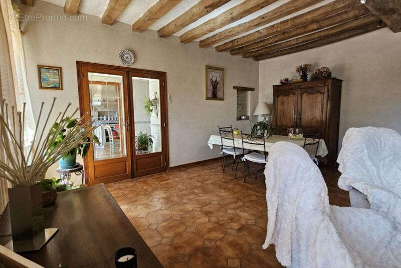 Maison à VERNEIL-LE-CHETIF