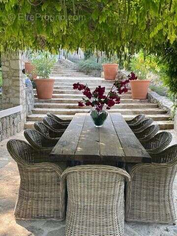 Maison à TOURRETTES-SUR-LOUP