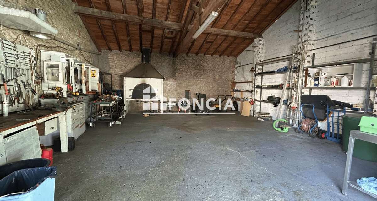 Belle villa rénovée avec piscine sur un terrain arboré de 1 254 m² - photo 5