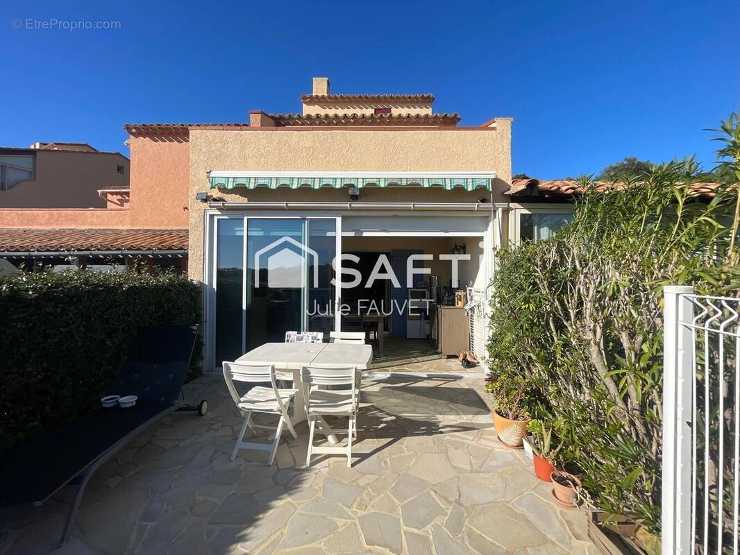 Photo 1 - Appartement à ROQUEBRUNE-SUR-ARGENS