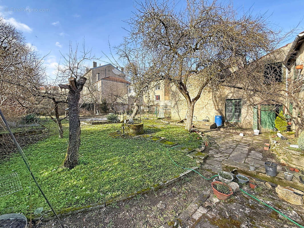 Maison à MIRECOURT