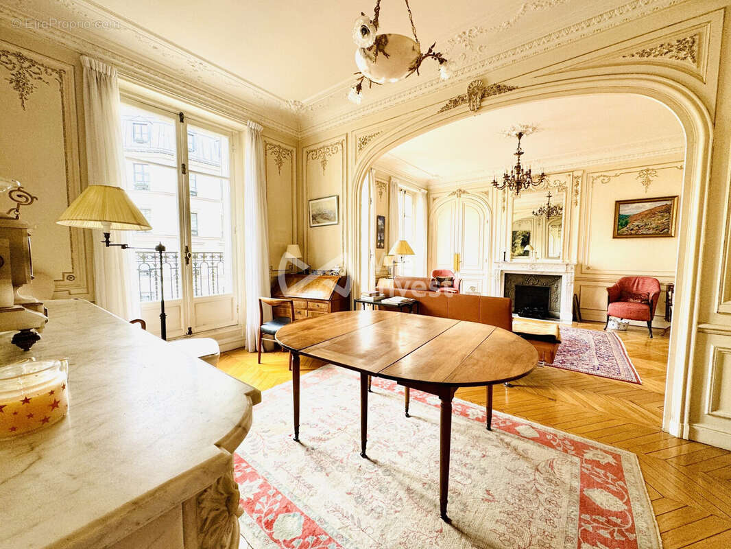 Salle à manger - Appartement à PARIS-17E