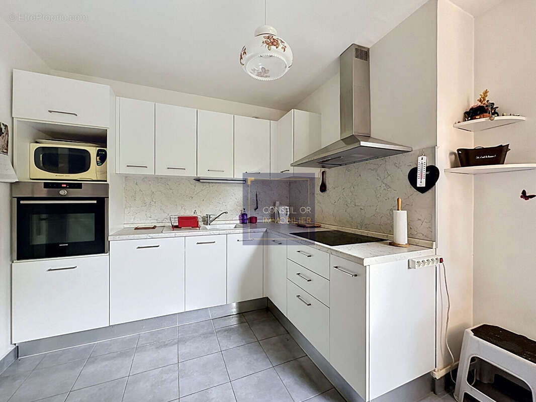 Appartement à SAINT-GENIS-LAVAL