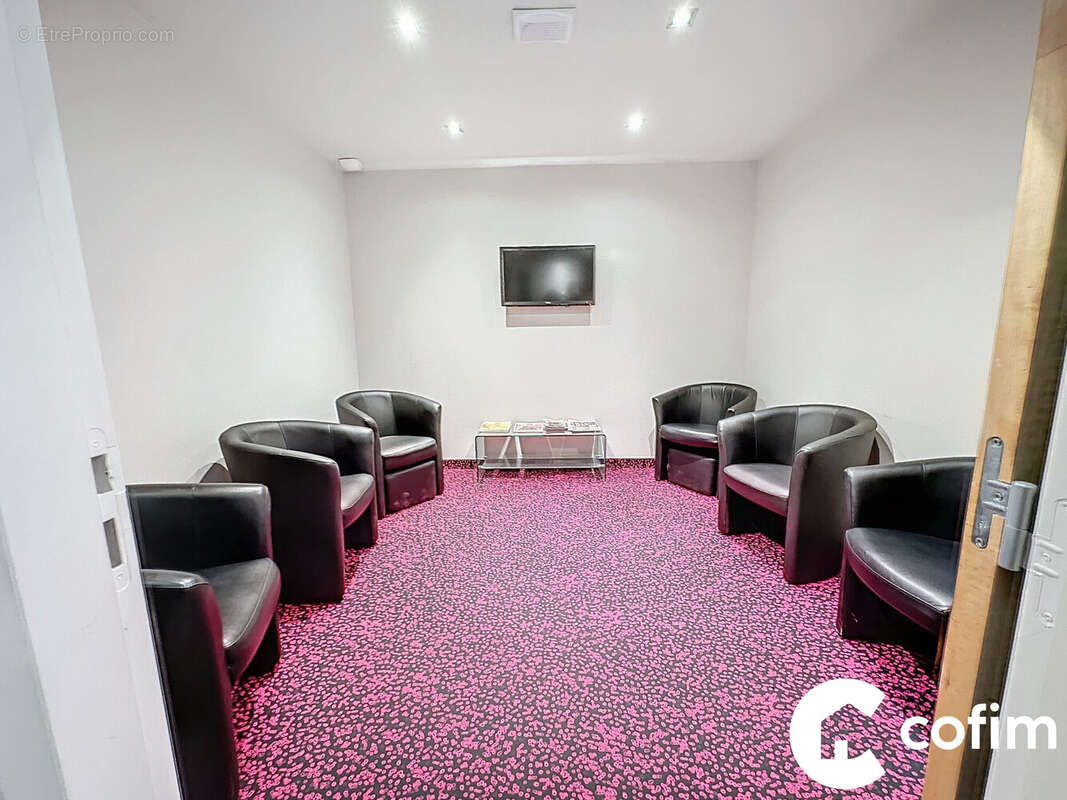 1er salle d'attente 2 - Commerce à TARBES
