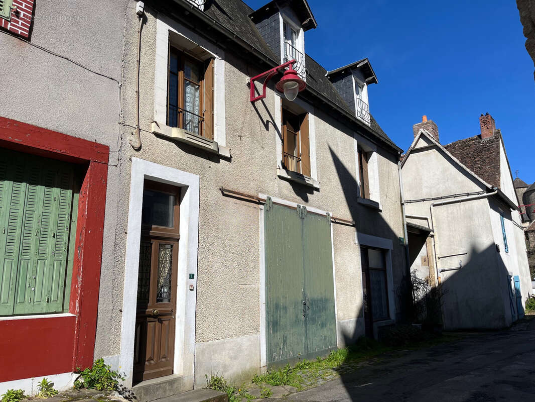 Maison à COUSSAC-BONNEVAL