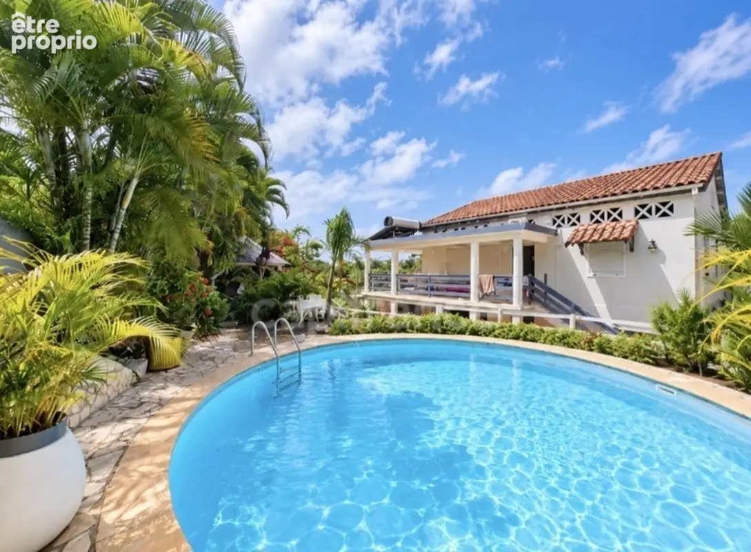 A vendre - Fort de France Quartier Didier -  Villa T6 avec jardin, terrasse, carbet et piscine - photo 6