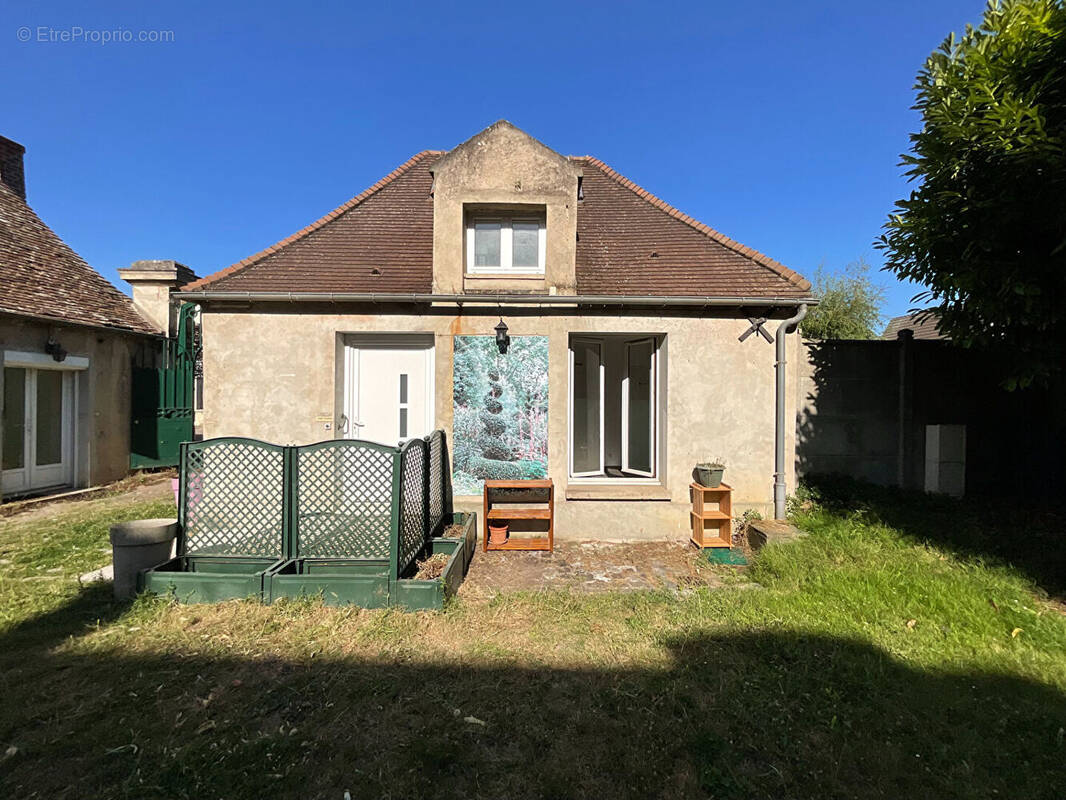 Maison à MAURECOURT