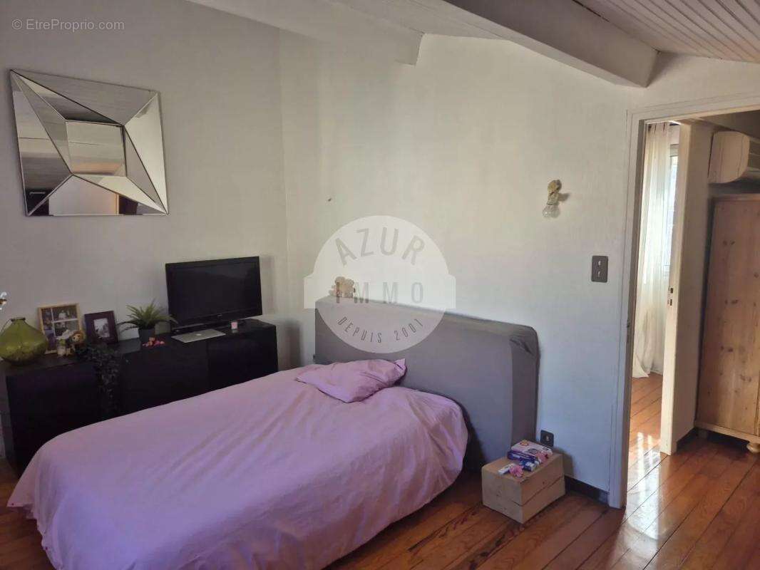 À VENDRE – Duplex de caractère au cœur du centre historique de La Ciotat - photo 13