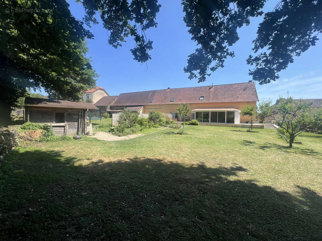 Maison à VENDENESSE-LES-CHAROLLES