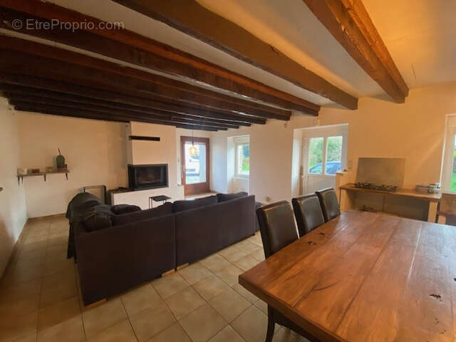 Maison à REGUINY