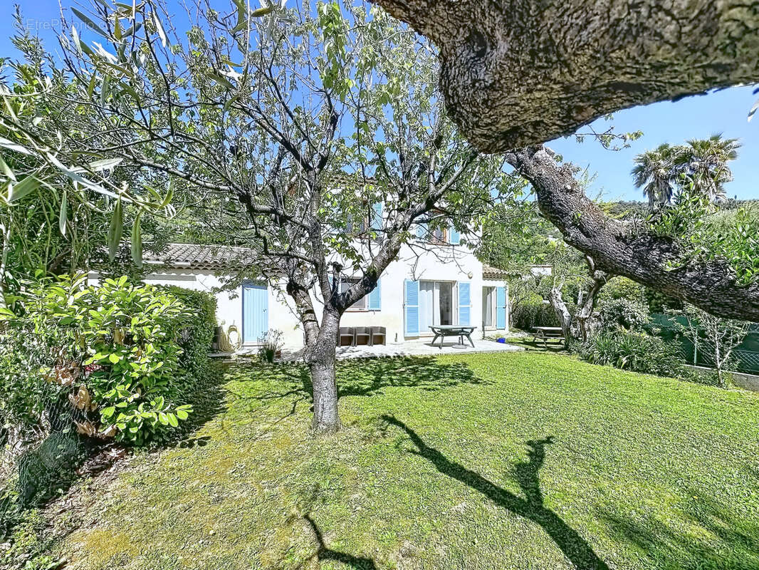 Maison à TOURRETTES-SUR-LOUP