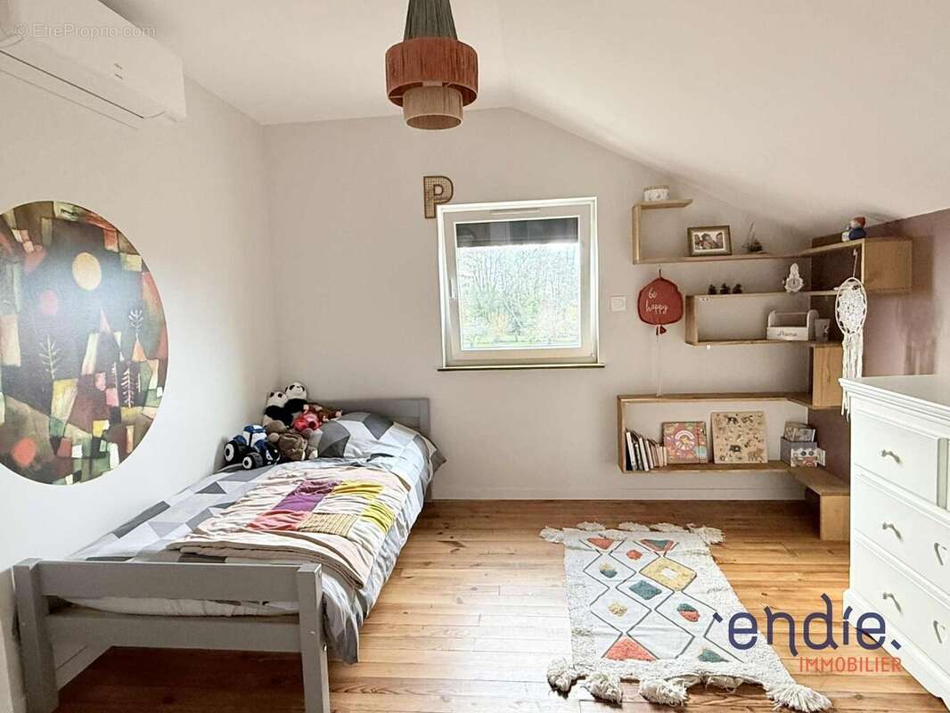 Maison à THIEL-SUR-ACOLIN