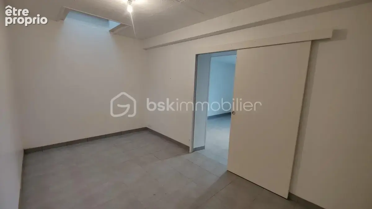 Radenac immeuble pour investisseur divisé en deux logements et un local professionnel - photo 6
