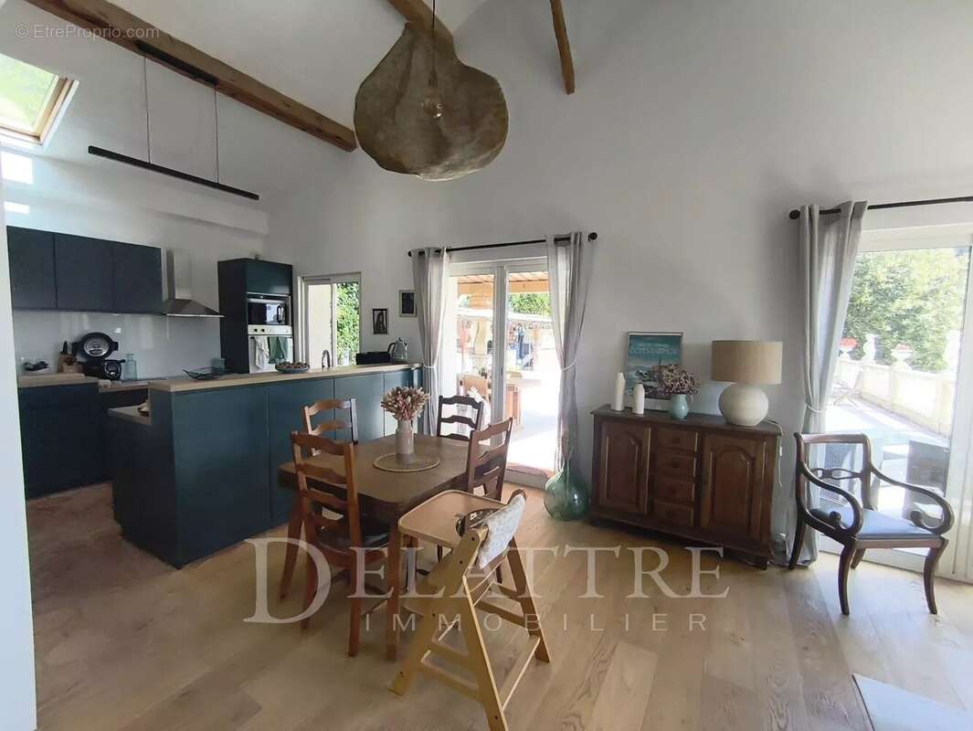 Maison à CHATEAUNEUF-GRASSE