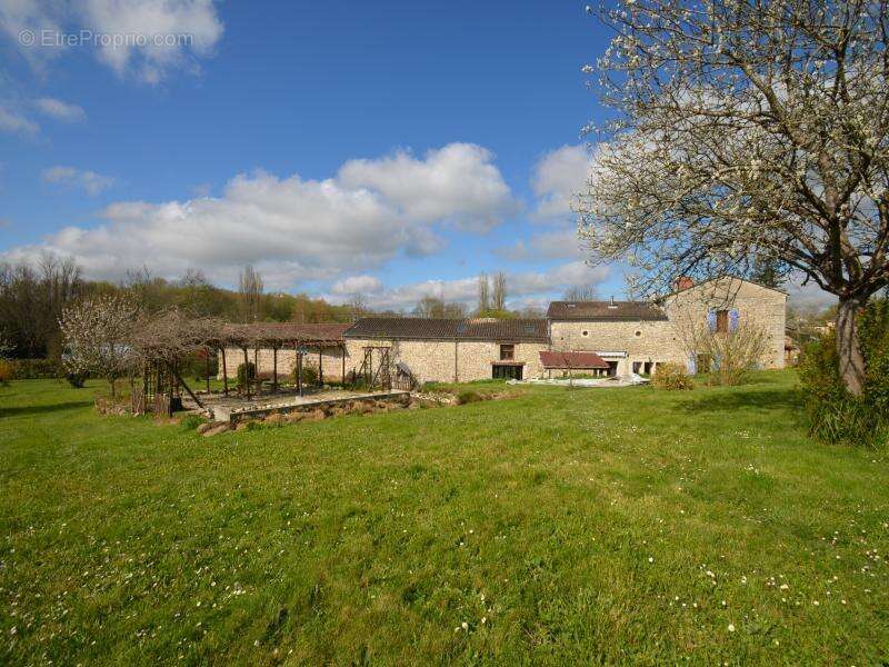 Maison à LA ROQUILLE